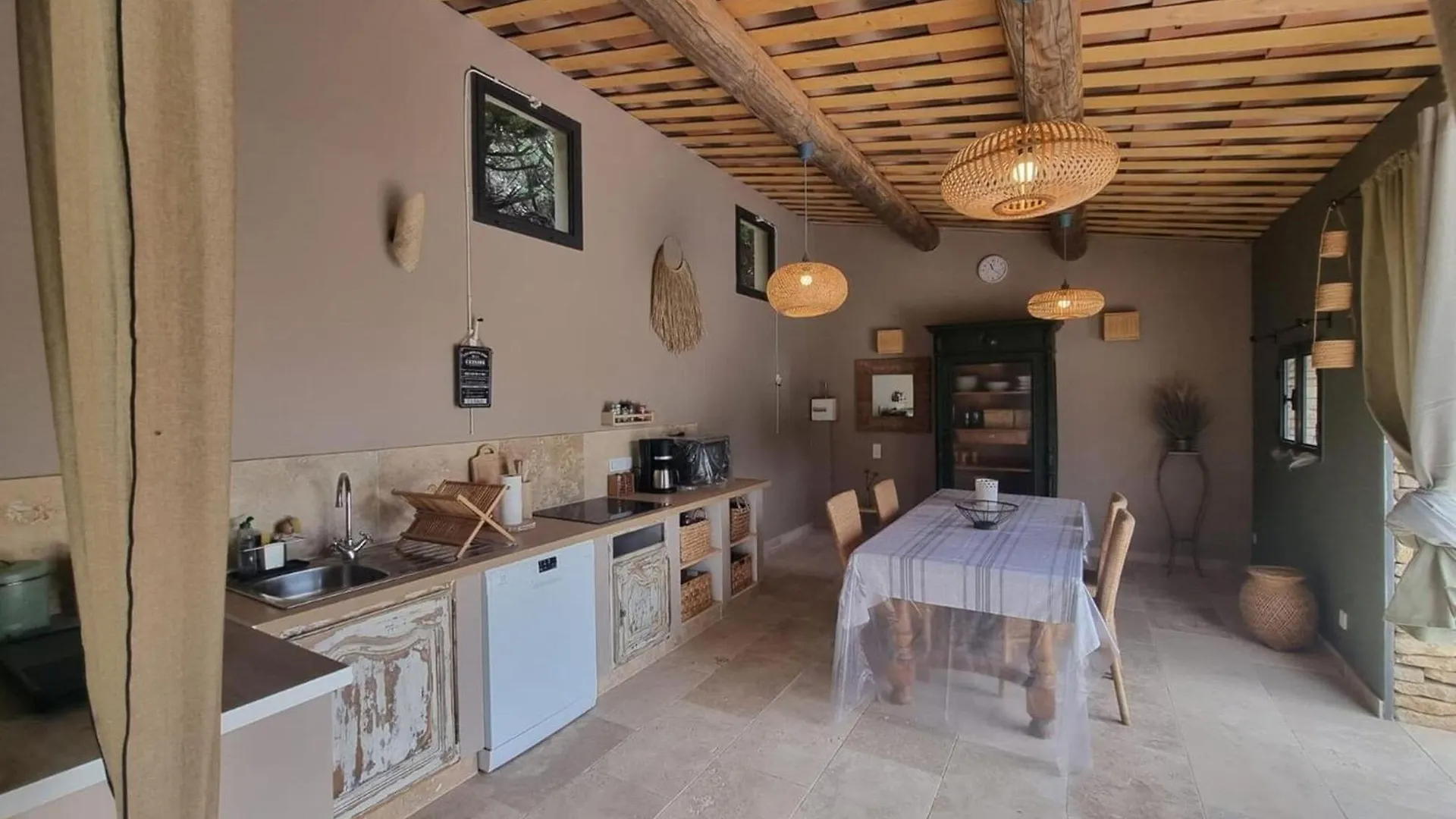 Charming Holiday House With Private Pool, Maillane Holiday home